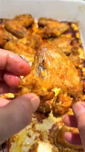 Crispy oven - baked chicken wings