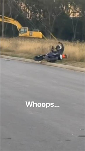 Couldn’t get lucky twice🤣 #fails #z125 #bikelife #wheelie #stunt #scrapecity