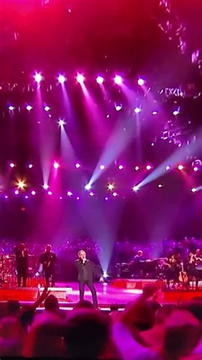 Sweet Caroline ~ Neil Diamond ( live 2008 )