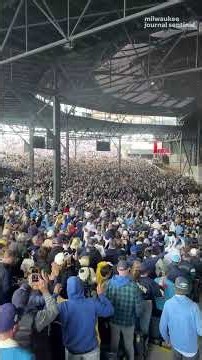 Fans jump around, sing at Brewers rally