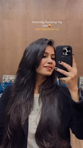 Pooja Rajpoot on Instagram: "My own Signature Haircut ❤️ derived from the mix of various cutting techniques for extra long hair- “ Full Voluminous layers without chopping too short 💇‍♀️🙌”. . . . . . . #reels #haircut #haircuts #haircutforwomen #reelsinstagram #viral #trending #longhairs #longlayers #voluminoushair #signaturecut #instamood #elioramakeupstudio #eliora"