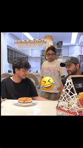 That Look of Abhishek 🤣🎀 #shorts #triggeredinsaan