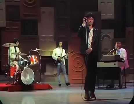 🔥 The Doors — “Light My Fire” LIVE on The Ed Sullivan Show, 1967.Jim Morrison in tight black leather. Hair wild. That hypnotic, dangerous stare straight into the camera. The man was pure electricity.They literally told him NOT to sing “higher” on national TV… so what did he do? He screamed it louder than ever. Zero apologies. Pure rock rebellion.Ray Manzarek’s swirling organ, Robby Krieger’s razor-sharp guitar, John Densmore locking it in behind the kit — this band was on another level.This is 