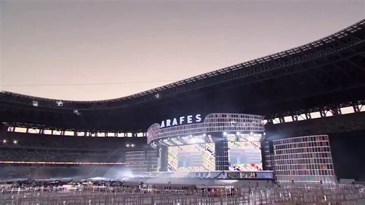 明日からいよいよ東京ドームで嵐のコンサート💙❤️💚💛💜明日よりプレ販の今日の方がオブジェが撮りやすいかな？と仕事前にドーム行ってきました！ちょうど除幕式（？）も見ることができました🙌また明日来るねー#嵐#ARASHI#WeareARASHI