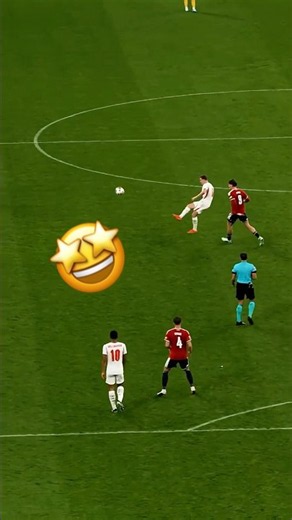 One touch each: Anderson x Rogers x Kane ⚽️🤝
