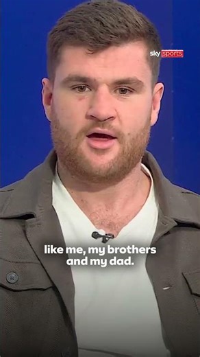 "You have to get in before Big John" 🤣 Johnny Fisher gives an insight into Christmas Day! #boxing