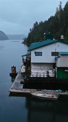 Living quarters, logger-style 🪵 Welcome to life at float camp! Don't miss #TheLastWoodsmen Friday at 9P. | Discovery