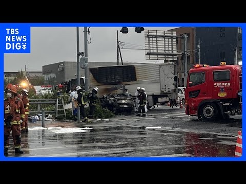 「乗用車が燃えている」乗用車とトラックが衝突　車内に3人の遺体　千葉・中央区｜TBS NEWS DIG
