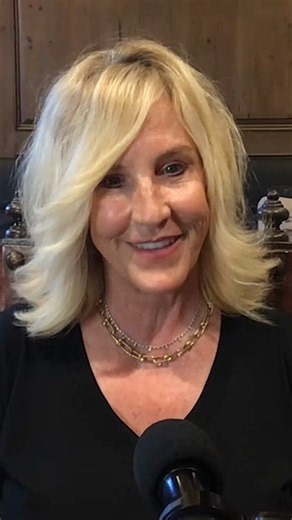 The environmental activist Erin Brockovich explains the drag that A.I. data centers have on communities. Listen to her full conversation with David Remnick on The New Yorker Radio Hour: https://t.co/Vu2488EPx1 https://t.co/eCK34lUsbI