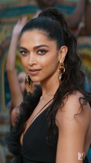 Adding a little glam to your feed, INTENTIONALLY 🤭 | #BesharamRang | #DeepikaPadukone