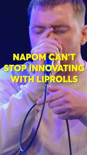 NaPoM 🇺🇸 keeps pushing new ideas with liprolls vs BlackRoll 🇮🇹 #beatbox #gbb25 #beatboxbattle