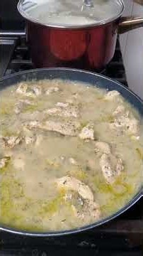 Chicken breast smothered in a creamy lemon buttery sauce with white rice and vegetables.❤️