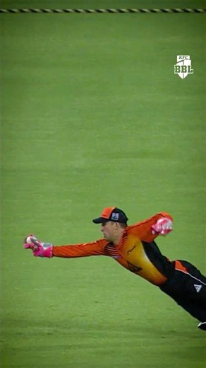 How on earth did he hold onto it?! 🤯 #cricket #bbl #bbl16