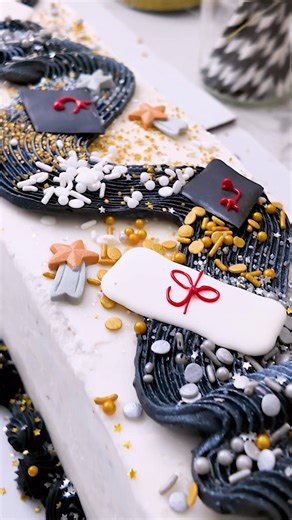 How to make a 9x13 Pan Centerpiece Cake for 2026 Graduation Season