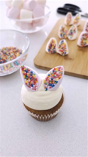 Easiest 5-Minute Easter Bunny Cupcakes! | Em's Sweet Life🐰🧁 #EasterBaking #BakingHacks #EasterTreats
