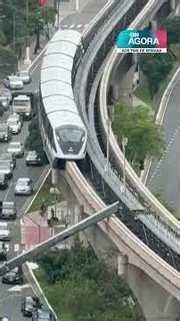 Guindaste cai sobre monotrilho e trem bate na estrutura em São Paulo