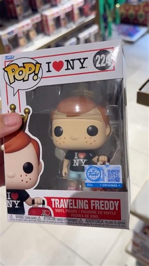 Finding the NYC Funko exclusives at FAO Scwhwarz #funko #funkopops #faoschwarz #nyc #collectibles