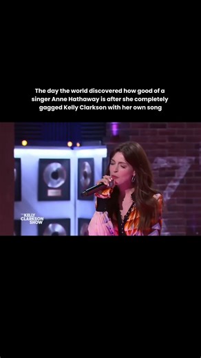 This iconic moment of Anne Hathaway GAGGING Kelly Clarkson