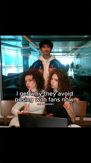THEY DONT POSE WITH FANS 😭