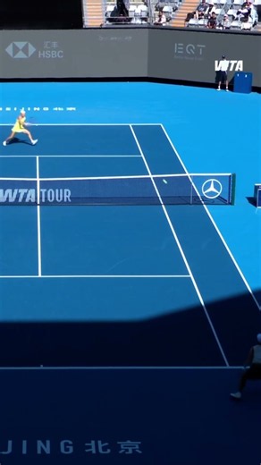 Shnaider pulls off a magic shot 🪄 Diana Shnaider starts off really strong against Tjen. #ChinaOpen