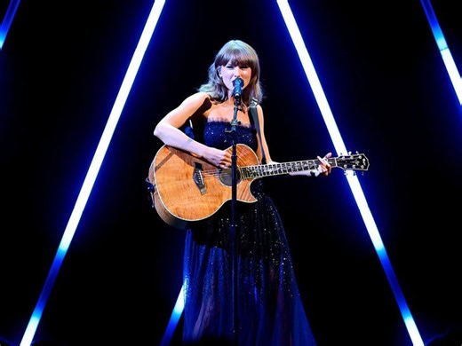 Taylor Swift performs hit song live for first time at star-studded gala