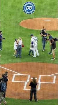 Freddie Freeman’s family throws out ceremonial first pitch on bobblehead night at Dodger Stadium