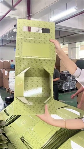 Cardboard Gift Box That Folds into a Bag 🎁👜