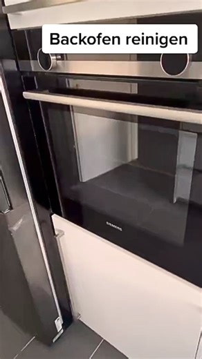 Simple oven cleaning for a fresh kitchen