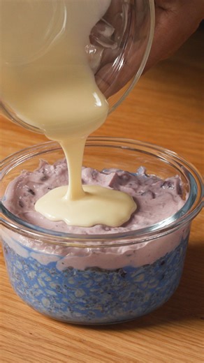 https://tasty.co/recipe/overnight-blueberry-oats If your overnight oats need a glow-up, this is it. Mymanabites uses white chocolate on top, spirulina for that blue hue, and blueberries mixed throughout. Find the full recipe on Tasty.co or here: https://tasty.co/recipe/overnight-blueberry-oats | Tasty
