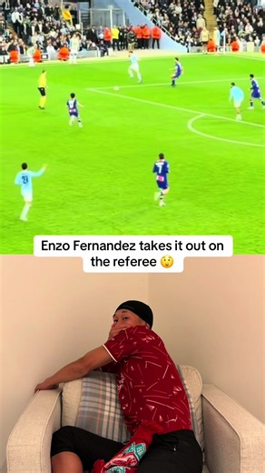 Enzo Fernandez Pushes Referee in Man City vs PSG Clash 😲