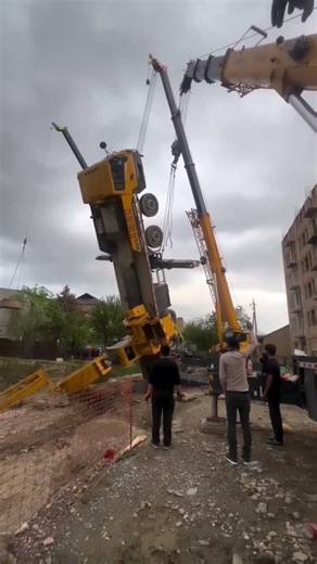 Massive Crane Fail! 😱🏗️ #shorts#trending #shocking #workplacefatality #craneoperator