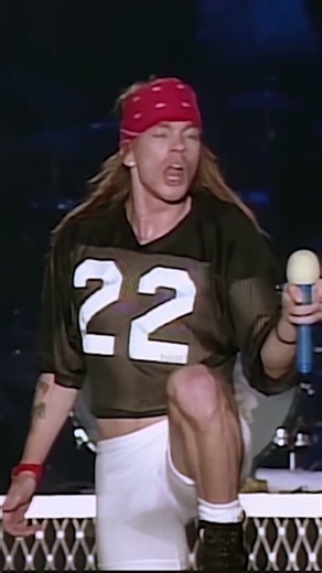 Estranged - Guns N' Roses Live At Tokyo Dome Japan🔥🎸#slash #axlrose #gunsnroses #1992 #music #rock