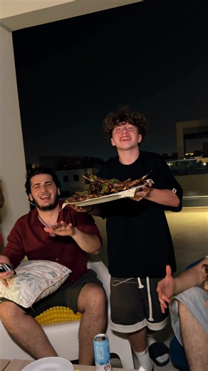 We’re having a great evening! We’ve finished our music project, and now we’re celebrating with the crew!🕺🏻❤️#viralvideos #fypシ #viral #romania #dubai