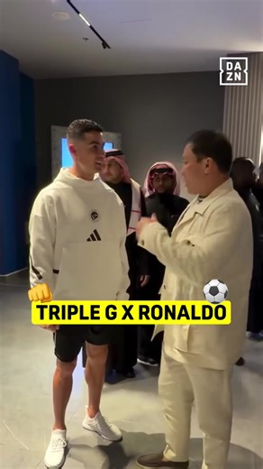 Two Hall of Famers 🔥 Triple G x Ronaldo 🥊⚽️ 🤳🏼 via: @gggboxing ig #dazn #boxing