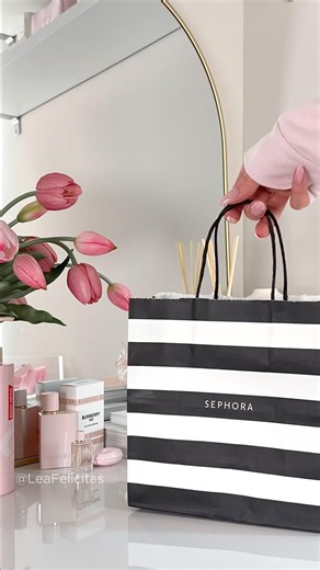 Let’s swatch the new @Sephora Favorites Lip Kit🫦 #sephora#newmakeup #unboxing #preppy #makeupshorts
