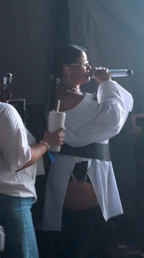 Feeling gratitude for 2025 and wishing everyone a 2026 full of light ! ✨Happy New Year | Nelly Furtado