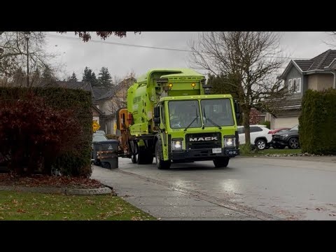 833087 Mack LR on heavy recycling