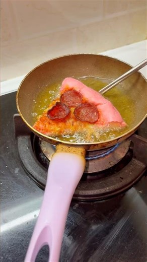 MANASIN PIZZAKU YG UDAH BEKU TERNYATA BISA SEMELER ITU LG !!! 🤤