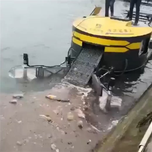 @behaviorxclimate on Instagram: "🤖🌍 Tech vs Climate Change Plastic pollution fuels climate change—from fossil-based plastics to ocean degradation. Autonomous floating robots are stepping in to clean rivers before plastic reaches the sea. ♻️ Collect waste daily 🌊 Protect waterways & marine life 🌡️ Cut long-term climate damage Climate action isn’t only policies—it’s smart engineering in action. Clean water, lower emissions, real impact. #climateaction #climatechange #cleantech #plasticpollutio