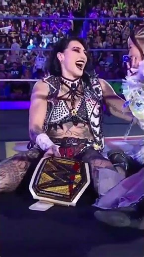 THAT’S our WWE Women’s Champion right there 👏👏👏👏👏👏 #RawAfterMania #WWERaw