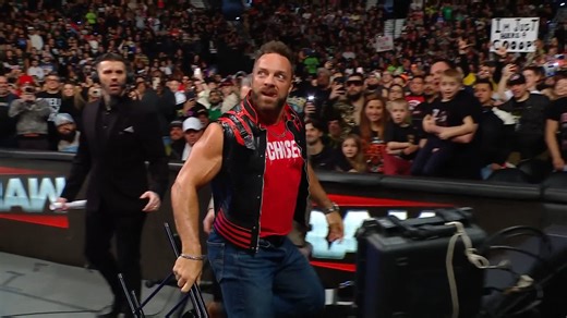 LA Knight gets some revenge on The Vision! 🔥 WHAT A START TO RAW! | WWE Raw