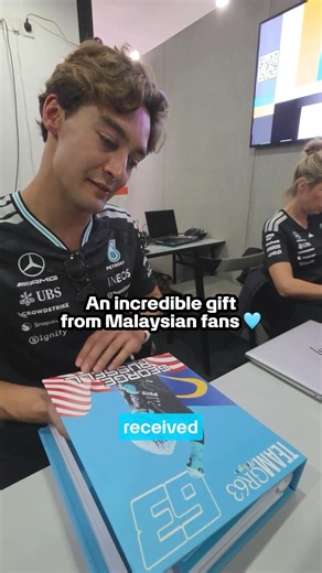 George was speechless after reading a gift he received from his fans 🥹🩵 #f1shorts #georgerussell