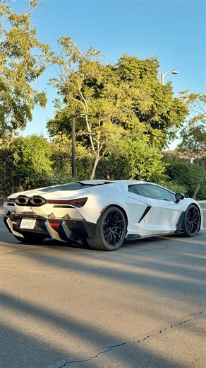 The Lamborghini Revuelto Gets to 60 in 2.4 Seconds