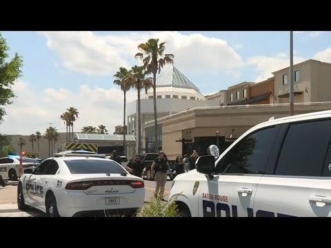 2 rival groups open fire in Louisiana mall food court