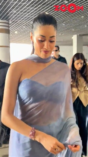 Janhvi Kapoor REACTS When Paps Praise Her #shorts #janhvikapoor