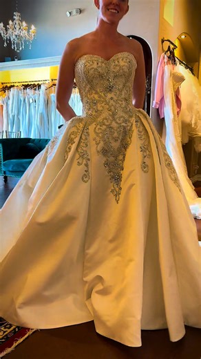 We had the opportunity to attend the most iconic bridal fashion show ever, Elizabeth Lee bridal launched the 2027 Collection for brides, Its high end exclusive designs are just perfect for our Exquisite Brides | The Exquisite Bride