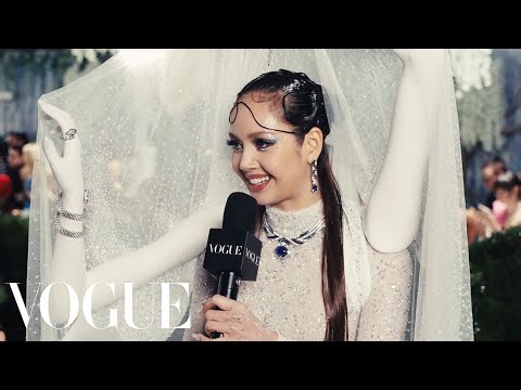 LISA Is Living Art at the Met Gala | Vogue