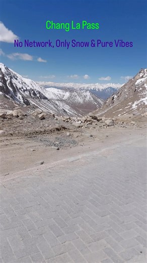 Ye Ladakh ka asli roop hai 😍 | Chang La Pass Ride..#ladakh #changlapass #snowwhite #shorts #india