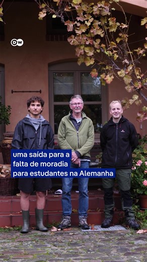 Na #Alemanha, estudantes e idosos dividem o mesmo teto: Leo (24), Sam (22) e Bernd (72) mostram como o convívio ajuda a economizar aluguel e cuidar da casa. Os jovens contribuem com algumas horas de trabalho e, em troca, ganham moradia acessível, enquanto Bernd tem companhia e apoio no jardim. ➡️ Saiba mais no vídeo da dw.brasil, parceira do Metrópoles #tiktoknoticias