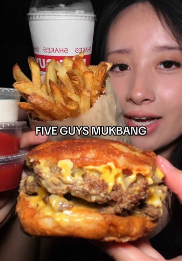 you’ll always catch me putting ranch on everything @Five Guys #fiveguys #burger #saucy #crunchy #mukbang